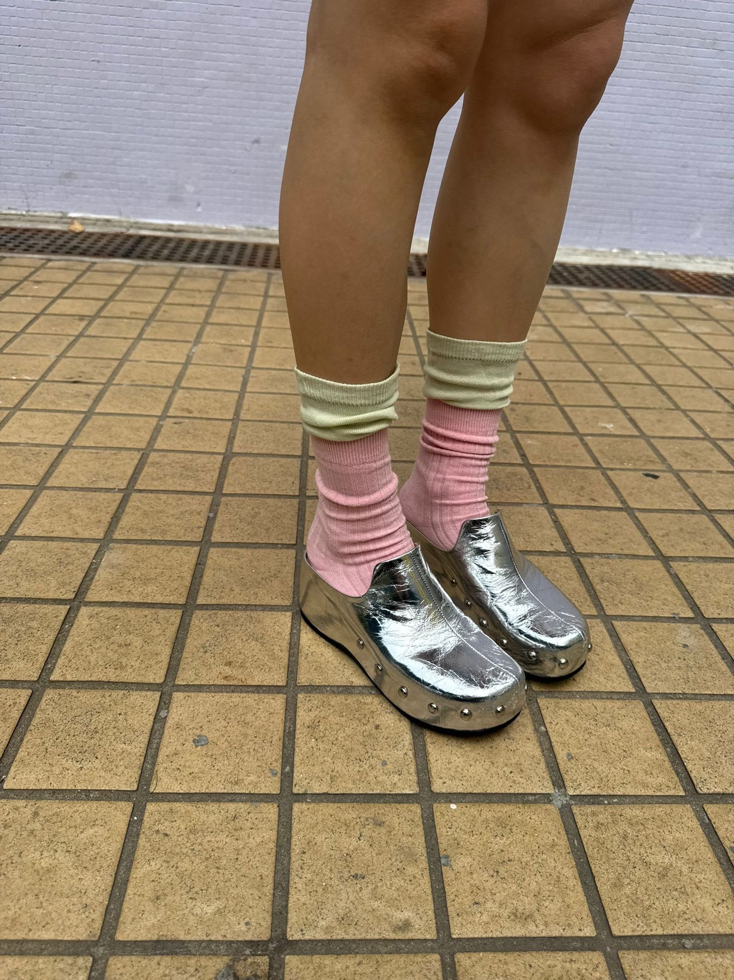 銀色厚底木屐
