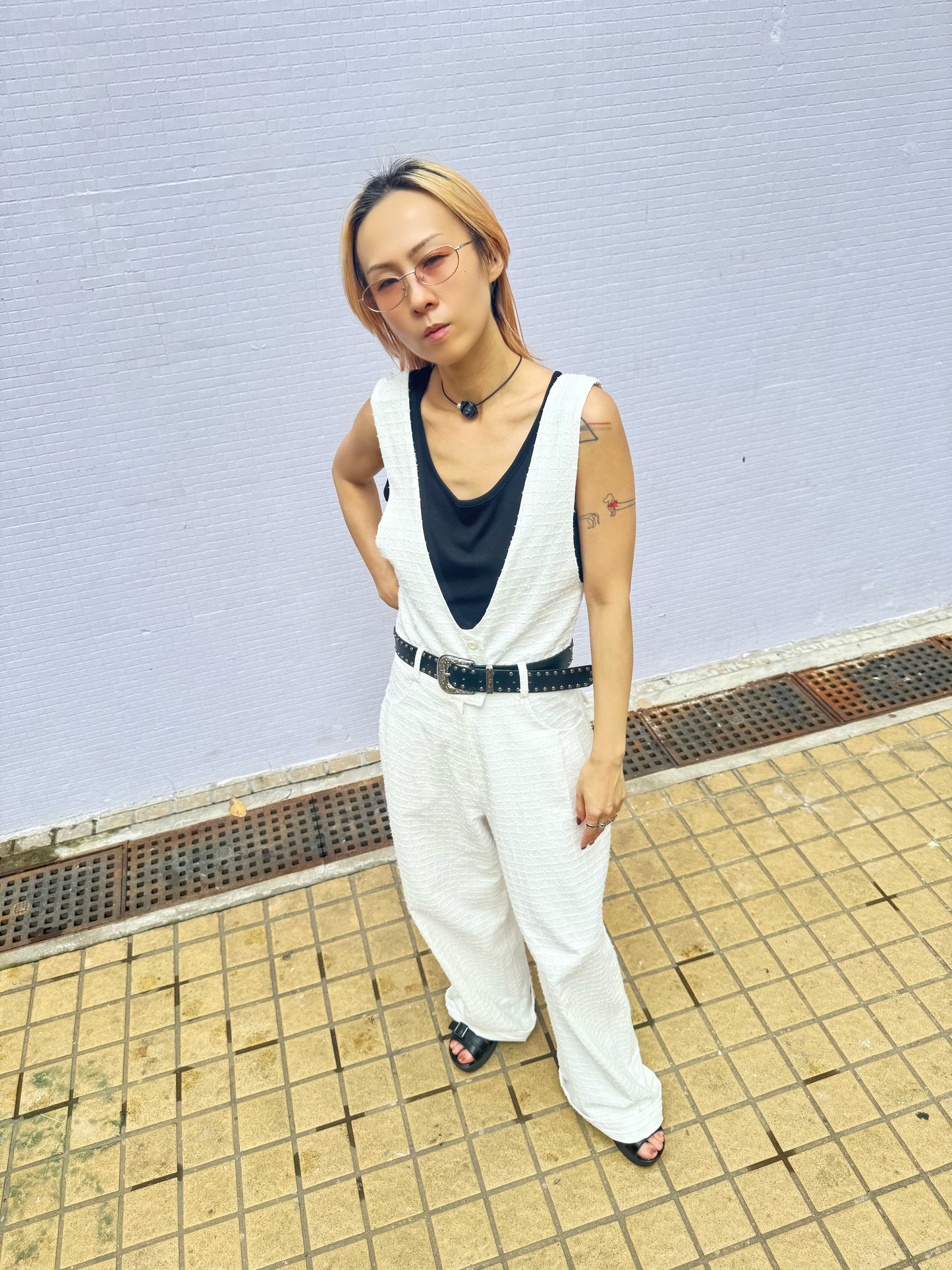 大V領設計jumpsuit