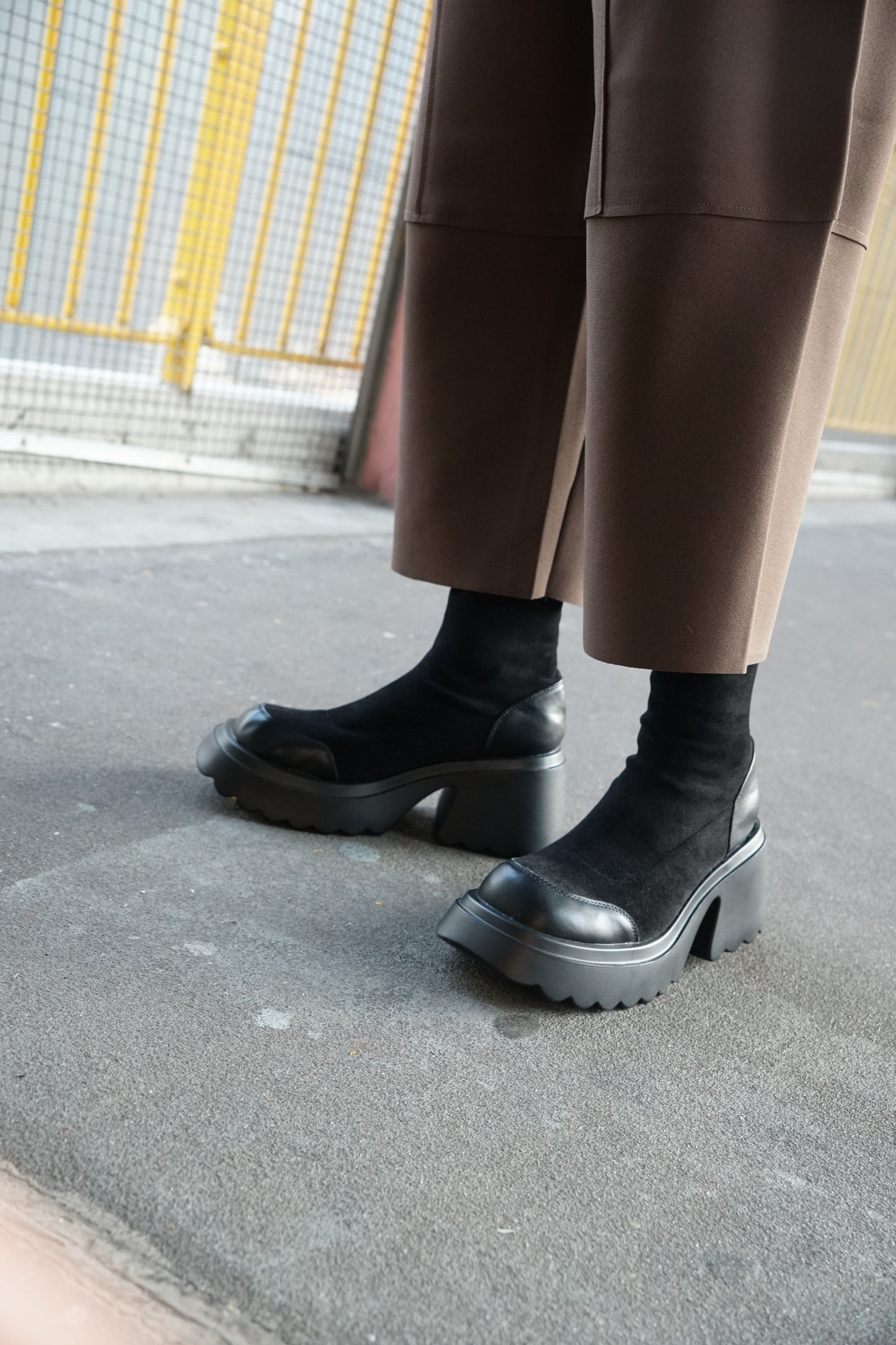 Shoes 粗踭短筒boot ,好似襯左襪仔咁👍