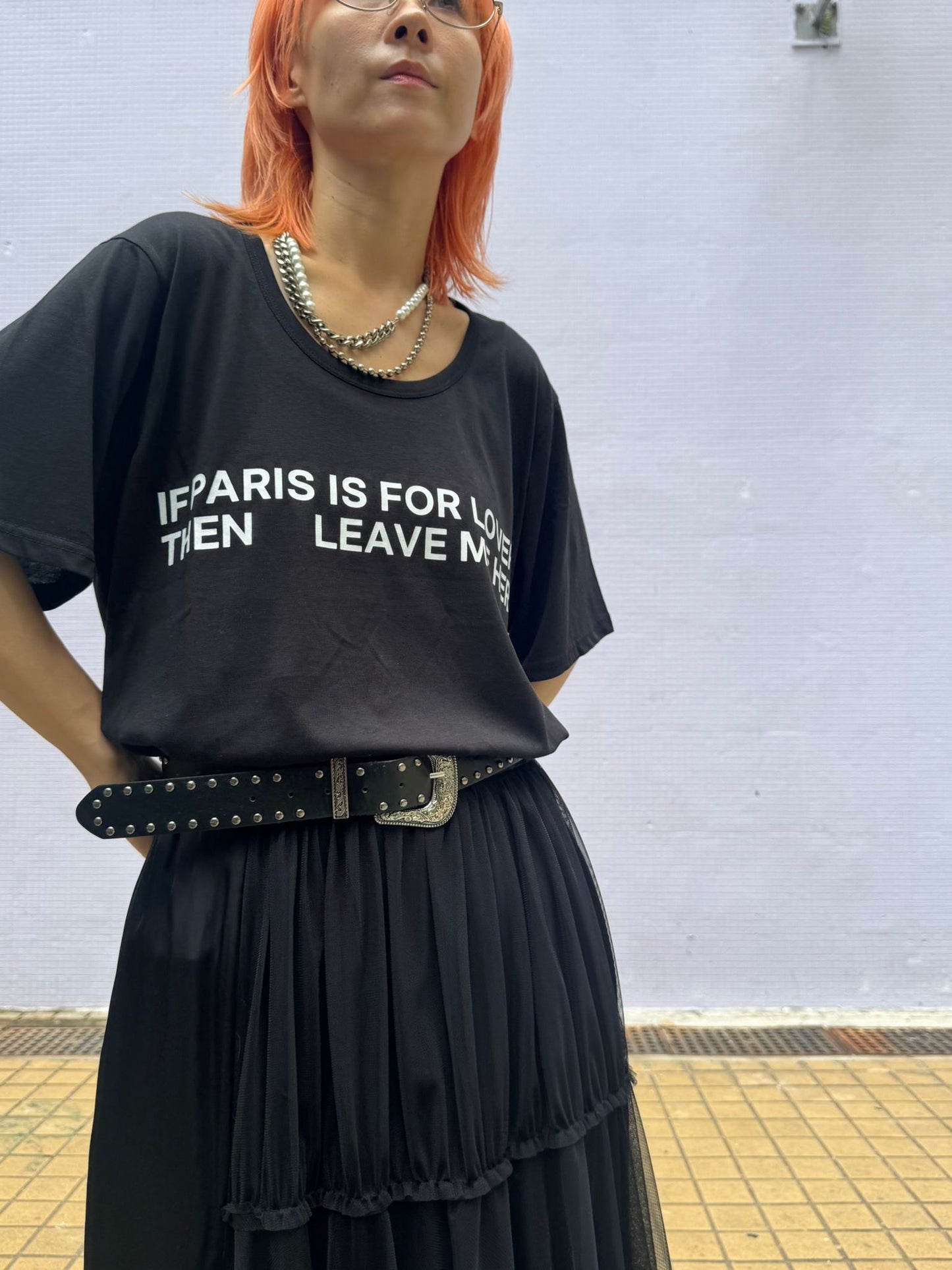 大U領黑底白字Tee