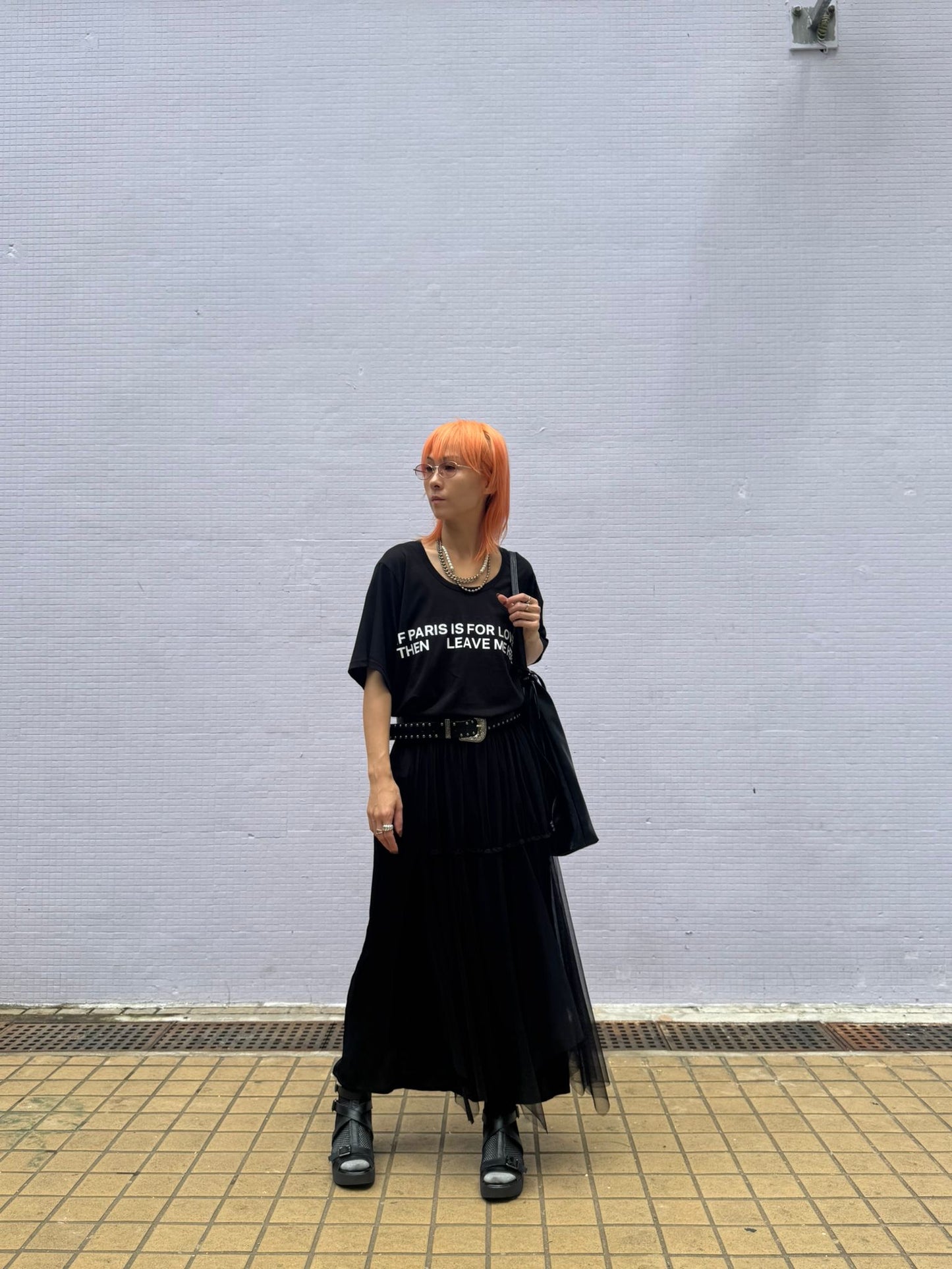 大U領黑底白字Tee