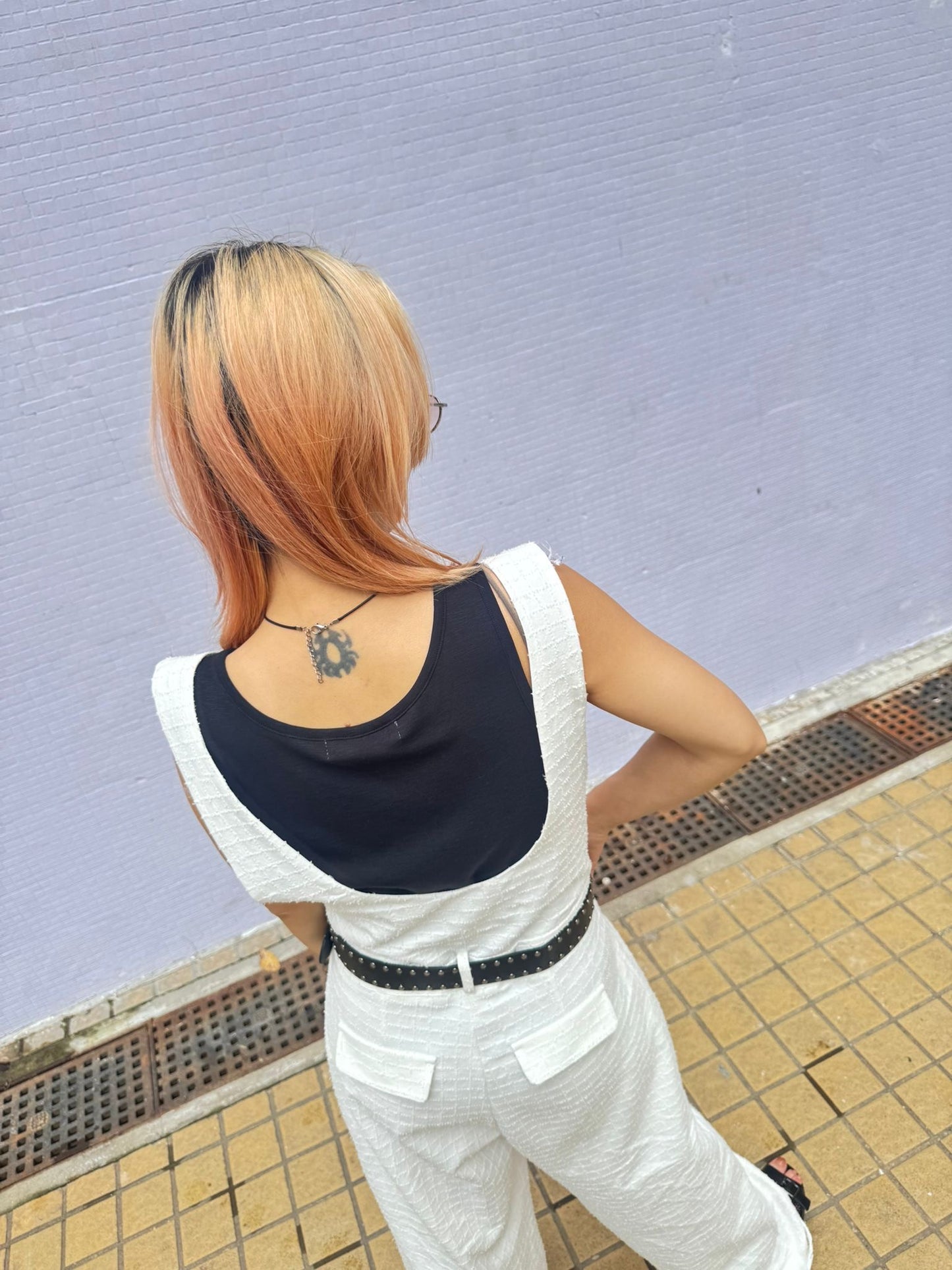 大V領設計jumpsuit